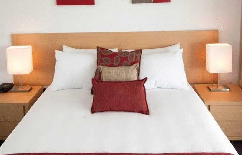 Edge Apartment Hotel Rockhampton Esterno foto